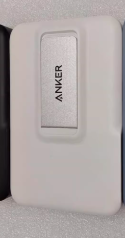 Magnetic Wireless Power Bank